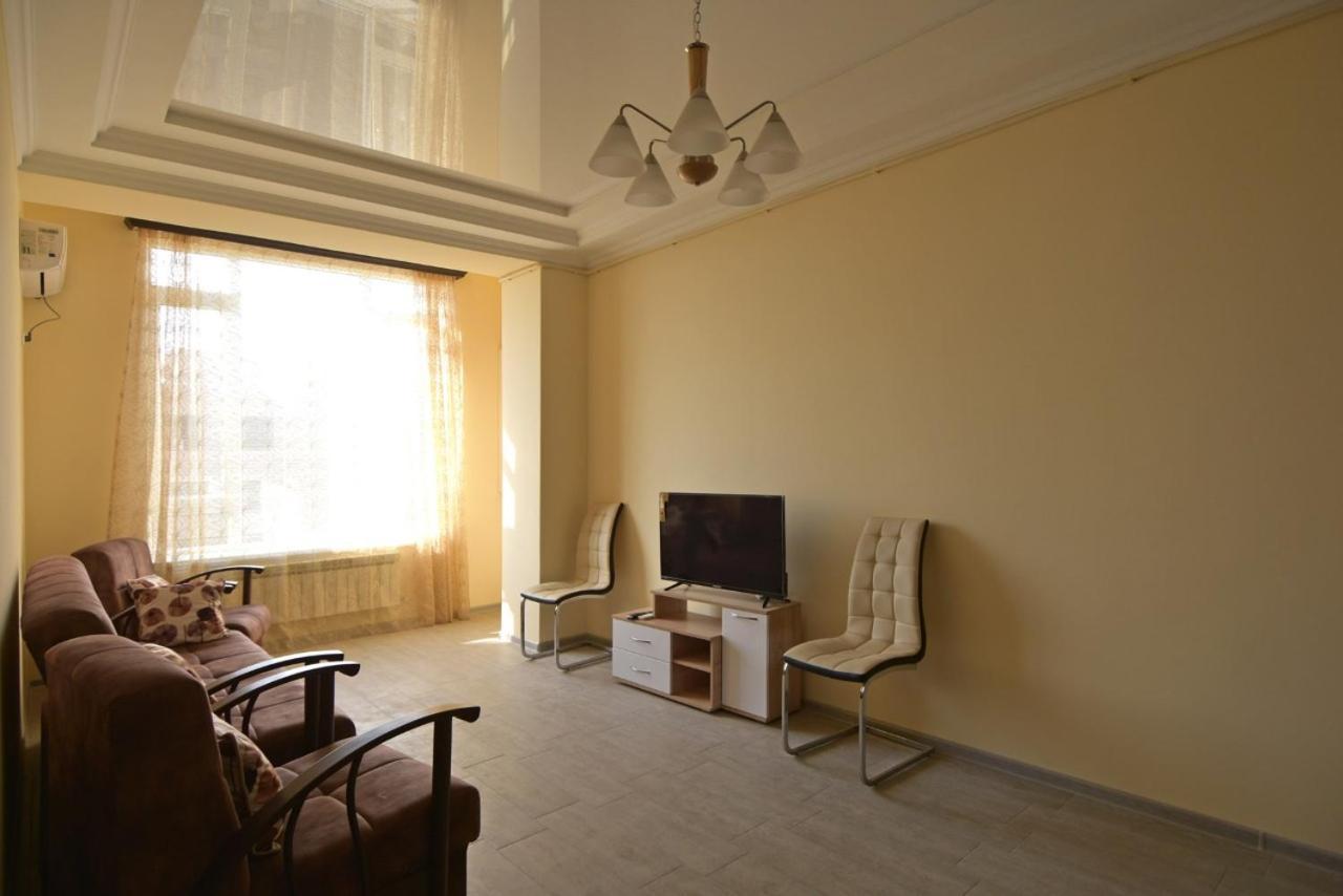 Rent Inn Yerevan On Sakharov Square Kültér fotó