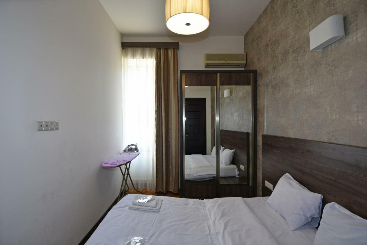 Rent Inn Yerevan On Sakharov Square Kültér fotó